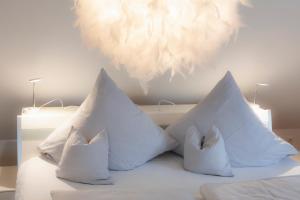 Letto o letti in una camera di Hotel Hagnauer Seeperle