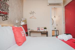 Ένα ή περισσότερα κρεβάτια σε δωμάτιο στο RedDoorz Plus @ Thamrin