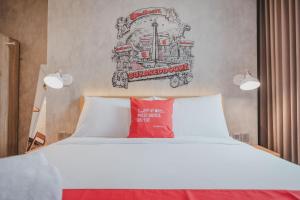 Ένα ή περισσότερα κρεβάτια σε δωμάτιο στο RedDoorz Plus @ Thamrin