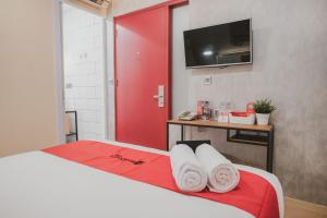 Ένα ή περισσότερα κρεβάτια σε δωμάτιο στο RedDoorz Plus @ Thamrin