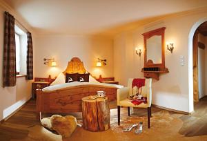 Una cama o camas en una habitación de Hotel Garni Kirchenwirt