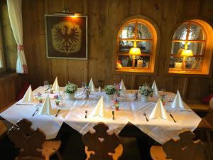 A restaurant or other place to eat at Landhotel Vordergrub