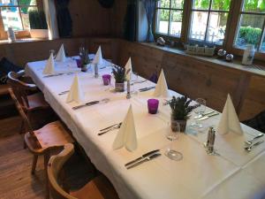 A restaurant or other place to eat at Landhotel Vordergrub