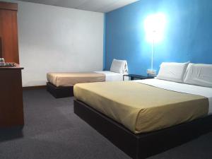 Postel nebo postele na pokoji v ubytování HOTEL SERI KOTA SATU