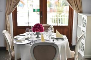 Galeriebild der Unterkunft Pensiunea Castania - Pensiune cu piscina la munte in Polovragi + 28 Fotos