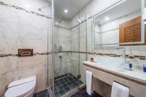 Koupelna v ubytování Lalinn Hotel