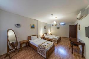 Postel nebo postele na pokoji v ubytování Lalinn Hotel