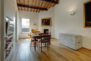 A seating area at Casa Modelli