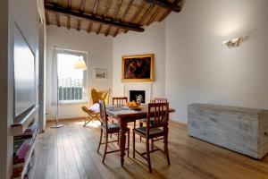 A seating area at Casa Modelli