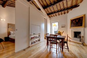 A seating area at Casa Modelli