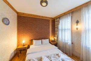 Postel nebo postele na pokoji v ubytování Lalinn Hotel