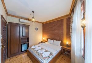 Postel nebo postele na pokoji v ubytování Lalinn Hotel