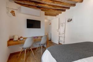 A television and/or entertainment centre at Casa Modelli