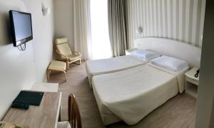 Posteľ alebo postele v izbe v ubytovaní Hotel Roma + 31 fotografií