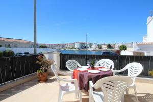 Balkón alebo terasa v ubytovaní Apart-rent Casa con piscina Sant Maurici 0191