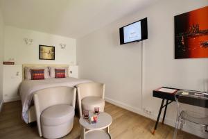 TV a/nebo společenská místnost v ubytování Assia & Nathalie - Luxury B&B MARAIS