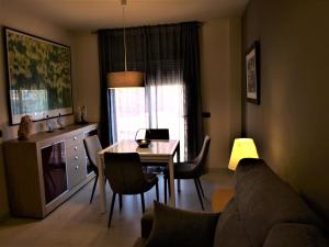 a living room with a table and a dining room at Tarragona Ciudad, El Serrallo AP-2 in Tarragona