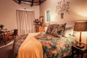 Giường trong phòng chung tại Mackaya Bella Country Lodge