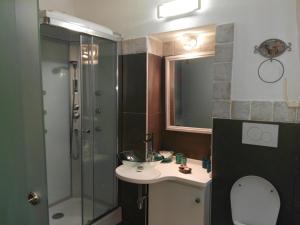 Ένα μπάνιο στο Cozy Loft in the Heart of Cagliari +9 φωτογραφίες