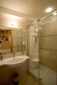 a bathroom with a sink and a shower at San Cassiano jacuzzi in Venice