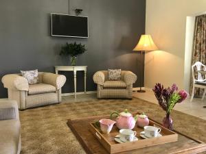 Televisyen dan/atau pusat hiburan di Bishops GuestHouse