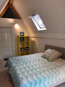 Llit o llits en una habitació de LUXE TOPLOCATIE! Monument hartje centrum Dordrecht, 2 badkamers, 2 keukens, tuintje (10 personen)