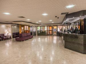 Vstupní hala nebo recepce v ubytování Sharjah Carlton Hotel