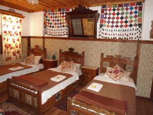 מיטה או מיטות בחדר ב-Homeros Pension & Guesthouse