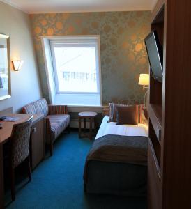 Cama o camas de una habitación en Holmen Fjordhotell