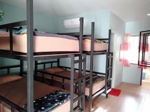 Postel nebo postele na pokoji v ubytování Chandra Hostel Koh Tao