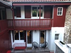 Maison Simonenia的阳台或露台
