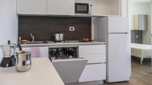 A kitchen or kitchenette at IdeaLazise Camping and Village