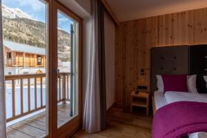 Nespecifikovaný výhled na hory nebo výhled na hory při pohledu z hotelu