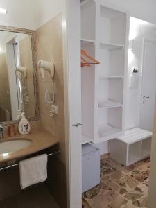 Koupelna v ubytování Ostuni Crispi House