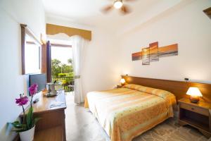 Кровать или кровати в номере Hotel La Mandorla
