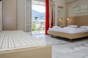 Posteľ alebo postele v izbe v ubytovaní Happyland Hotel Apartments