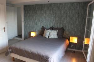 Ένα ή περισσότερα κρεβάτια σε δωμάτιο στο CHATEAU LA LOGE +15 φωτογραφίες