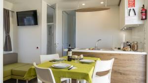 A kitchen or kitchenette at IdeaLazise Camping and Village