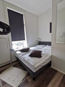 Giường trong phòng chung tại Mio appartementen