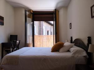 Postel nebo postele na pokoji v ubytování Hostal San Martin