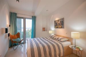 Ένα ή περισσότερα κρεβάτια σε δωμάτιο στο Luxury villa Saga in Drvenik, private pool