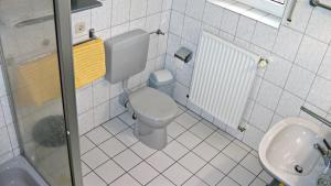 A bathroom at Haus Simon
