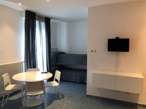 Μια τηλεόραση ή/και κέντρο ψυχαγωγίας στο Graziella Residence Appartamenti