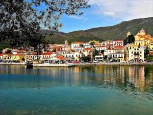 a town on the shore of a body of water at Eleftheria's Apartments in Eratini
