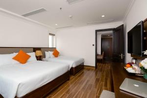 Postel nebo postele na pokoji v ubytování Roliva Hotel & Apartment Danang