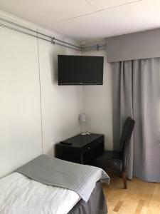 TV a/nebo společenská místnost v ubytování Hotel Yöpuu