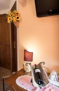 a bottle of wine in a bag on a table at La Piaggia in Assisi