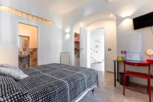 a bedroom with a bed and a red desk at Luigino B&B Intero Appartamento in Pisa