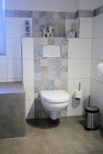 Koupelna v ubytování Heidi's Ferienwohnung2
