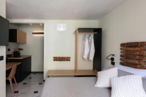 a bedroom with a bed and a table and a kitchen at Meb in Riomaggiore
